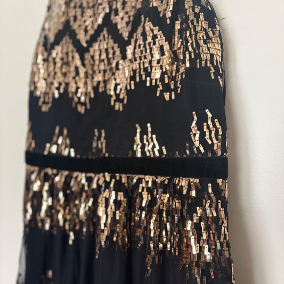 Vince Camuto Black Gold Sequin Embellished Halter Maxi Dress Size 12 - Picture 3 of 6